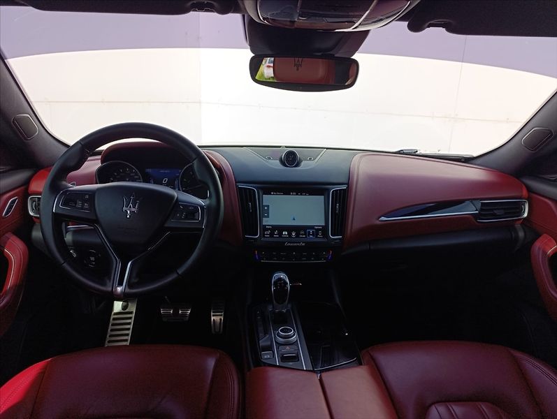 Maserati Levante 3,0 V6 Q4 Kůže,Kamera,Bi-xenon - fotka 15 z 40