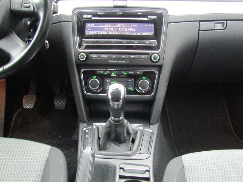 Škoda Superb (2011) 1.6 TDI 77kW - fotka 17 z 45
