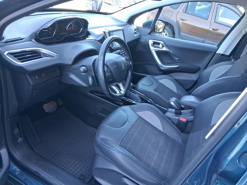Peugeot 2008 ALLURE 1.2 PureTech 81 kW   - fotka 10 z 26