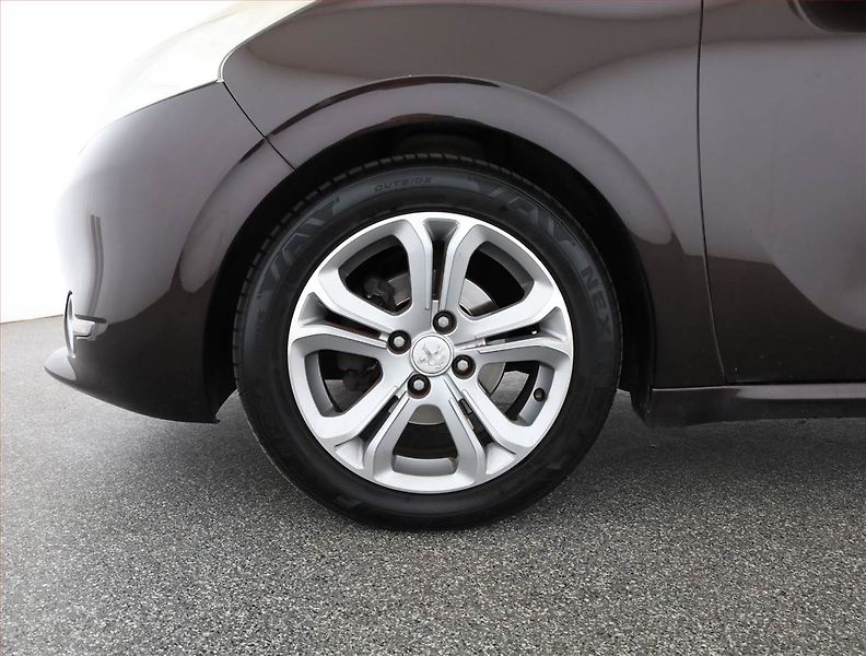 Peugeot 208 (2012) 1.4 VTi, Serv.kniha, Tempomat - fotka 16 z 16