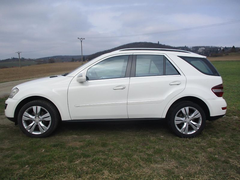 Mercedes-Benz Třídy M ML 350CDi SPORT 4M*NAVI*ALU 20 - fotka 10 z 50