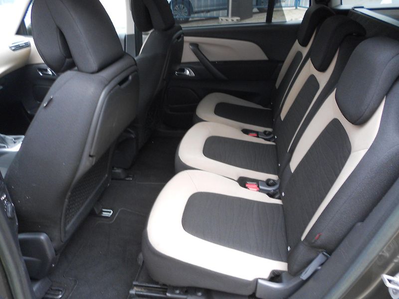 Citroën Grand C4 Picasso 2.0HDi, 110kW, MAN6, 7míst, ČR - fotka 6 z 12