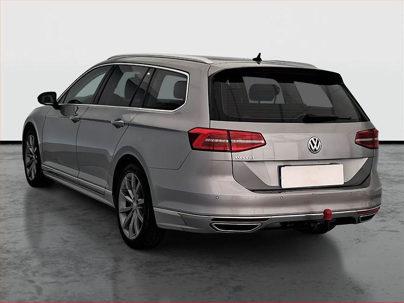 Volkswagen Passat (2019) R-Line 1.5 TSI - fotka 4 z 20