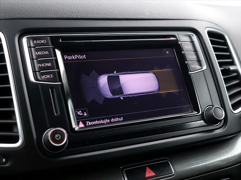 Volkswagen Sharan 2,0 TDI 135kW Comfortline DSG - fotka 27 z 39