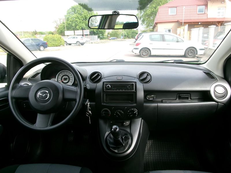 Mazda 2 (2008) 1,3i - ZADÁNO - fotka 17 z 29