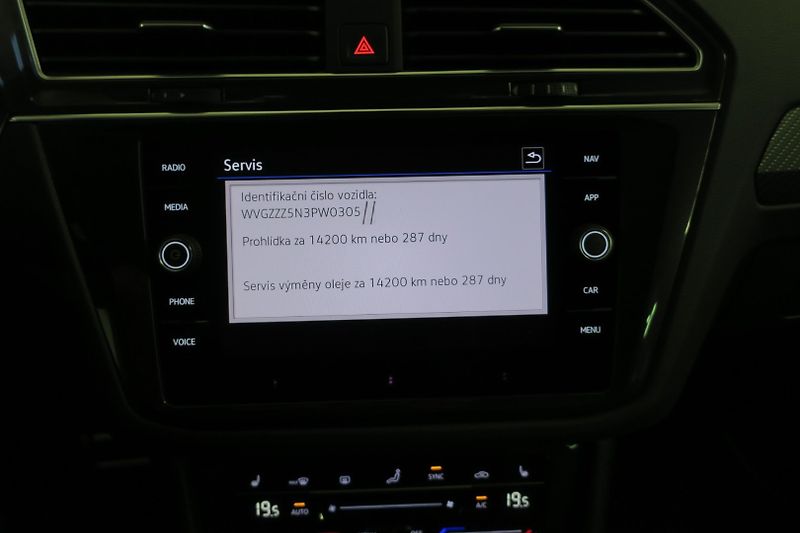 Volkswagen Tiguan (2022) R-line 2,0TDI 147 KW 4M DSG - fotka 48 z 49