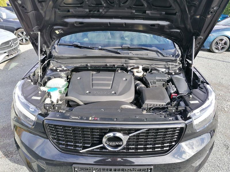 Volvo XC40 (2022) 1.5 T3 R-DESIGN Aut. - fotka 33 z 35