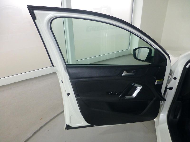 Peugeot 308 (2016) 1,6HDI*NAVIGACE*ALU**FULL LED* - fotka 9 z 26