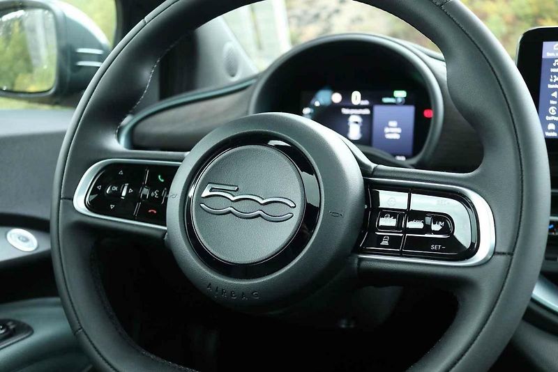 Automobilka Fiat se spojila se slavným módním domem a výsledkem je ta nejstylovější podoba klasické pětistovky.