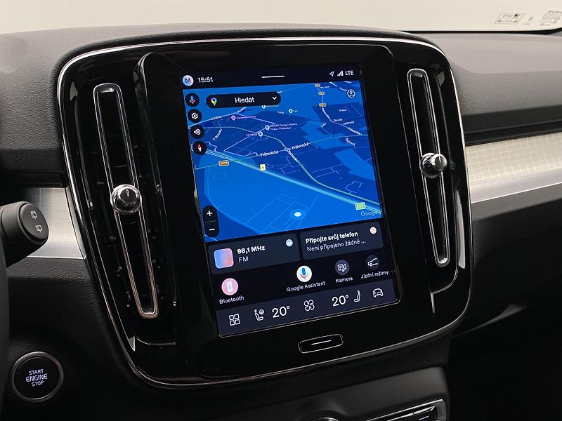 Volvo XC40 (2026) B3 AUT DARK PLUS - fotka 37 z 60