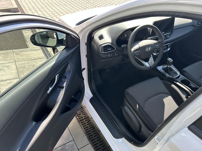 Hyundai i30 WG 1,5i 70 kW MT COMFORT FL - fotka 11 z 30