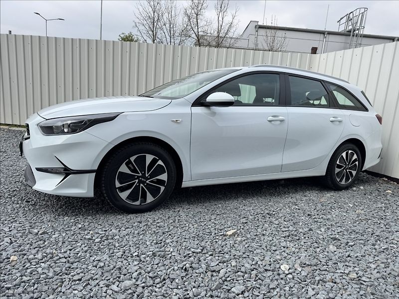 Kia Ceed 1,5 T-GDi Spin DPH 1.maj ČR - fotka 3 z 50