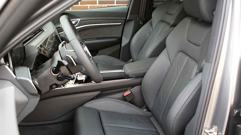 Audi e-tron má pohon přední i zadní nápravy