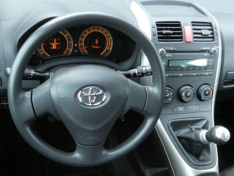 Toyota Auris (2009) 1,6 91KW - fotka 18 z 30