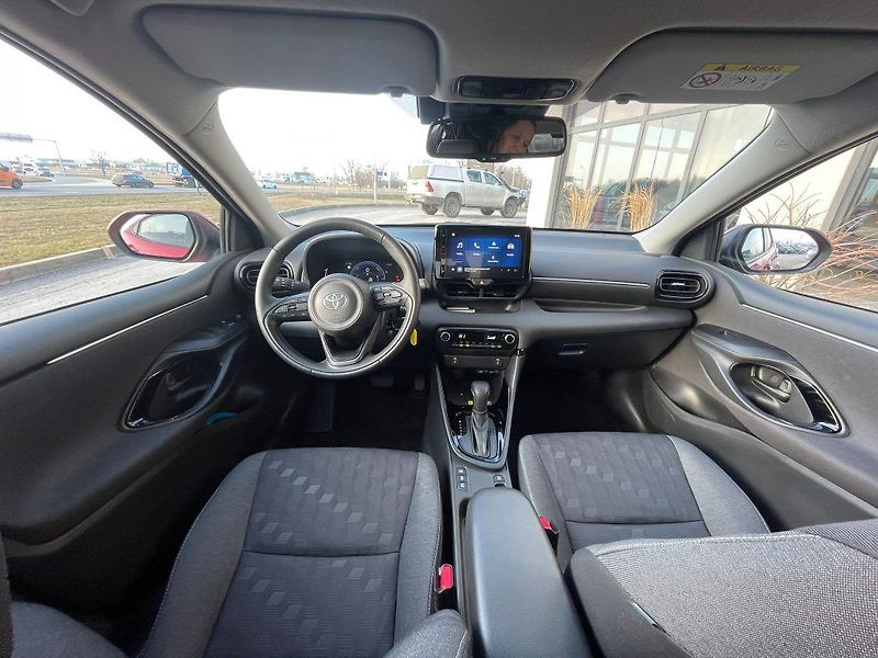 Toyota Yaris 1.5 Hybrid 116HP Style - fotka 23 z 27