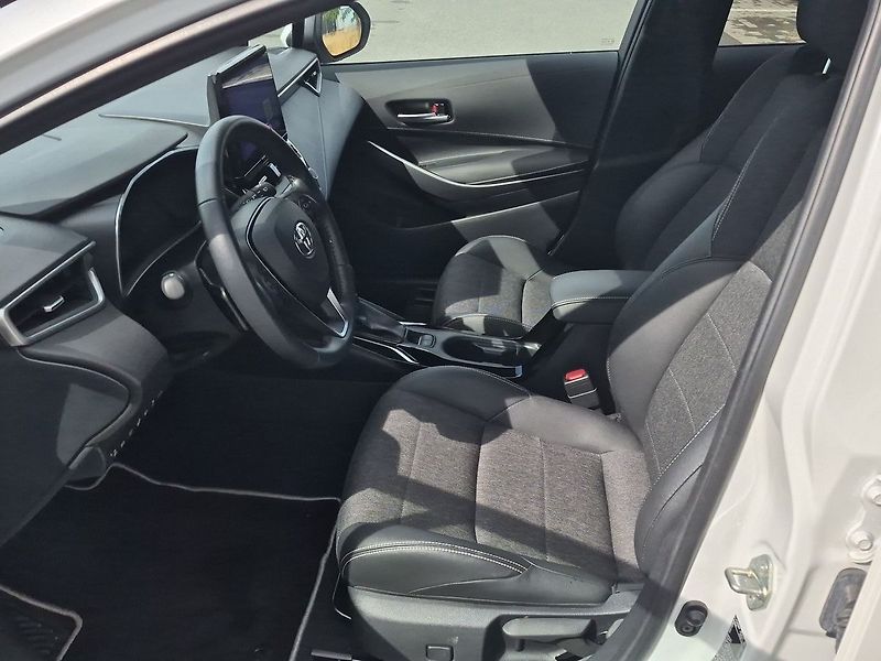 Toyota Corolla TS 2.0 HEV e-CVT Style - fotka 9 z 25