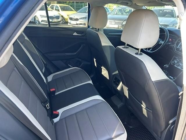 Volkswagen T-Roc 1,6TDi Bohatá výbava rezervace - fotka 36 z 59