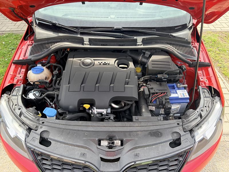 Škoda Rapid 1.6TDI DSG MONTE CARLO - fotka 35 z 35