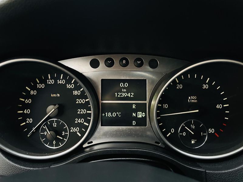 Mercedes-Benz Třídy M 320CDI 165KW 4MATIC TAŽNÉ 3500 - fotka 39 z 42