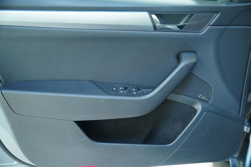 Škoda Superb - fotka 12 z 28