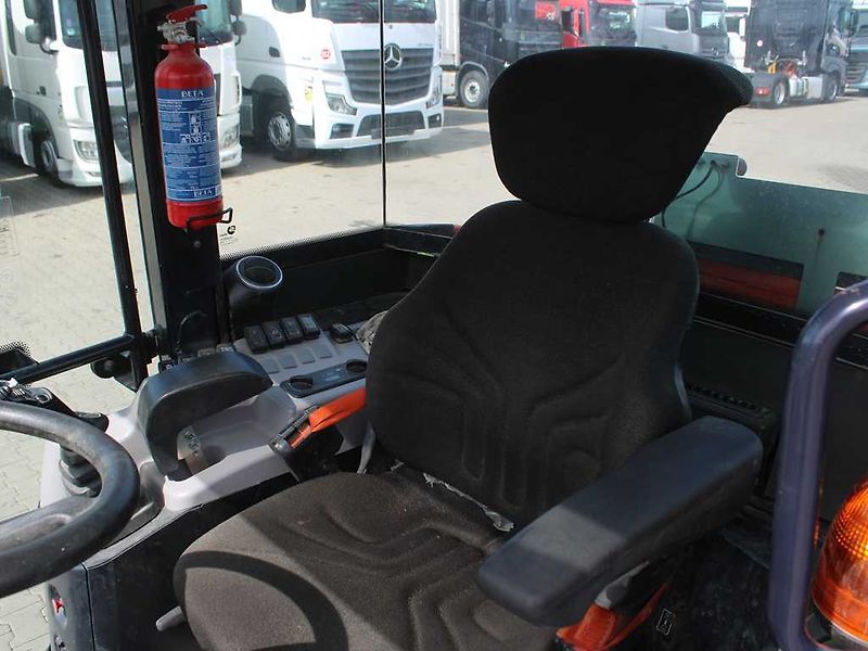 Kubota R090 - fotka 10 z 18