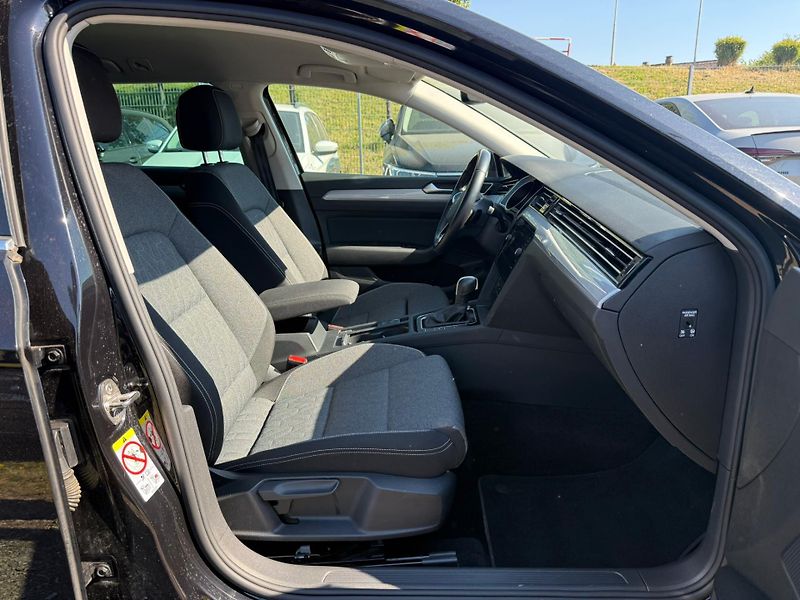 Volkswagen Passat Business 2.0 TDI 110kW DSG Var - fotka 9 z 23