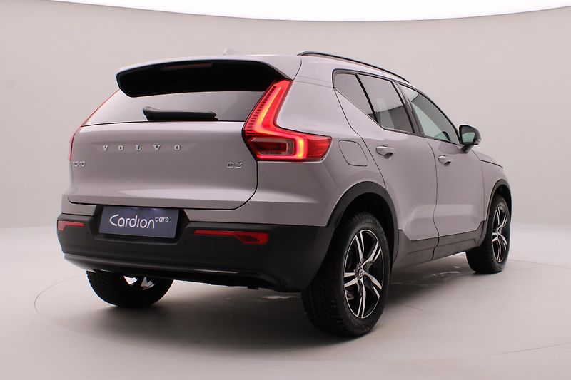 Volvo XC40 (2025) B3 AUT DARK PLUS - fotka 11 z 48