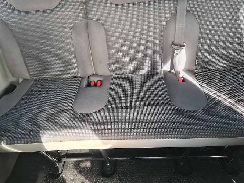 Opel Vivaro (2011) 2.0 CDTi 84-KW 8-MÍST OLOMOUC - fotka 41 z 75