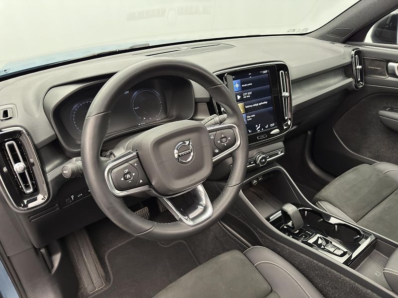Volvo XC40 T4 RECHARGE ULTIMATE AUT - fotka 22 z 51