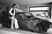Karel Gott u havarované Alfy Romeo 2000 GT Veloce.