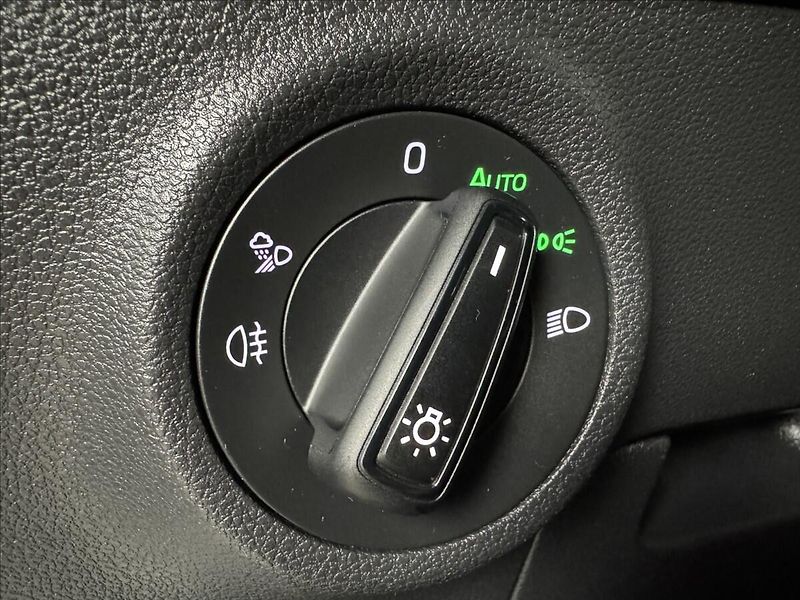 Škoda Karoq 2,0 TDi  Sportline LED Virtual - fotka 23 z 47
