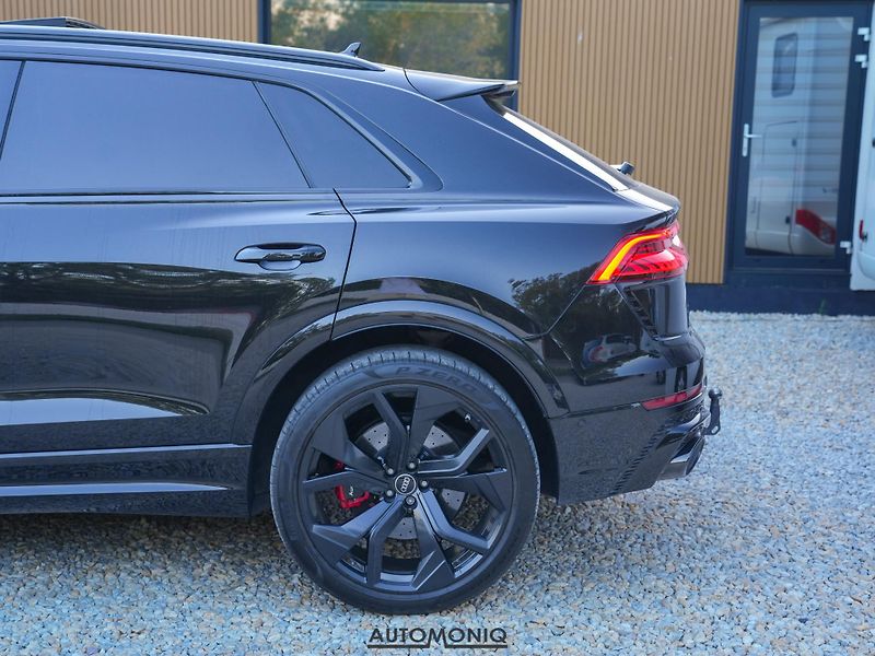 Audi RS Q8 (2023) Matrix, Ker. brzdy, Pano, B&O - fotka 18 z 20