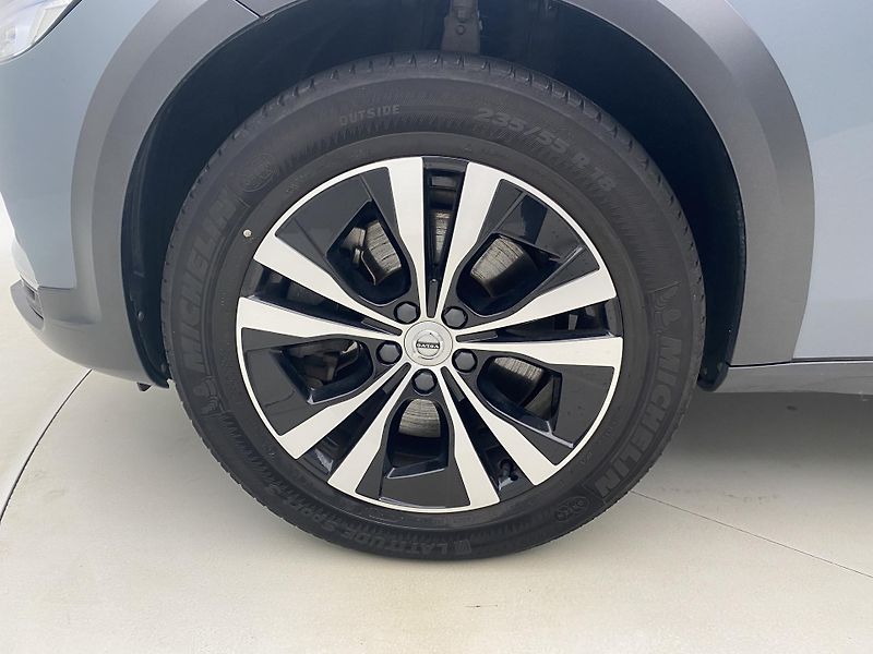 Volvo V90 CC B4 AWD MOMENTUM AUT - fotka 38 z 52