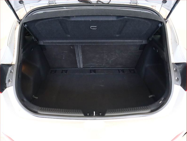 Hyundai i30 (2015) 1.6 CRDi, Serv.kniha, po STK - fotka 11 z 13