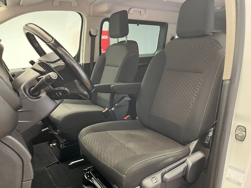 Toyota ProAce Verso Family 2.0 D 8AT Comfort NAVI - fotka 10 z 39