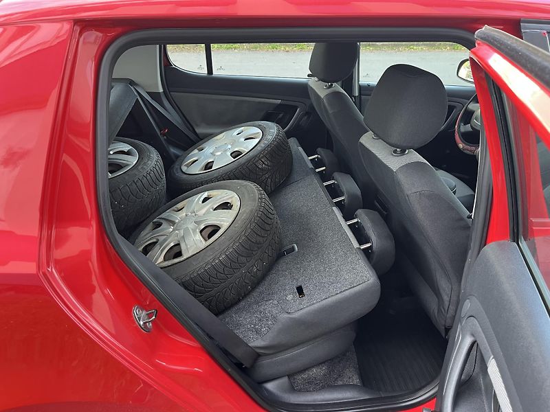 Škoda Fabia 1,2 HTP + pneu zima - fotka 18 z 26