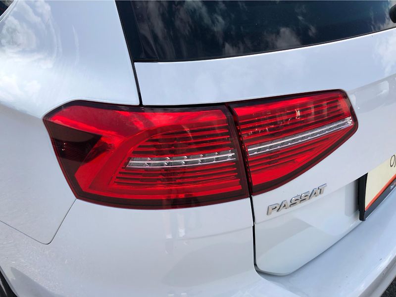 Volkswagen Passat Variant 2.0 TDi 4-Motion HIGHL - fotka 25 z 29