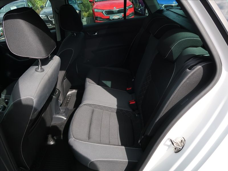 Škoda Fabia 1,0 TSi,70kW,1maČR,Serv.kn,DPH - fotka 17 z 25