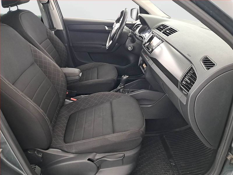 Škoda Fabia (2017) 1.2 TSI, Automat, Navi - fotka 9 z 17