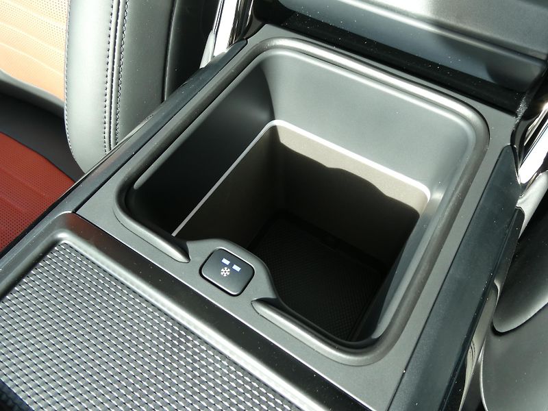 Land Rover Range Rover Sport (2026) SV P635 - fotka 34 z 43