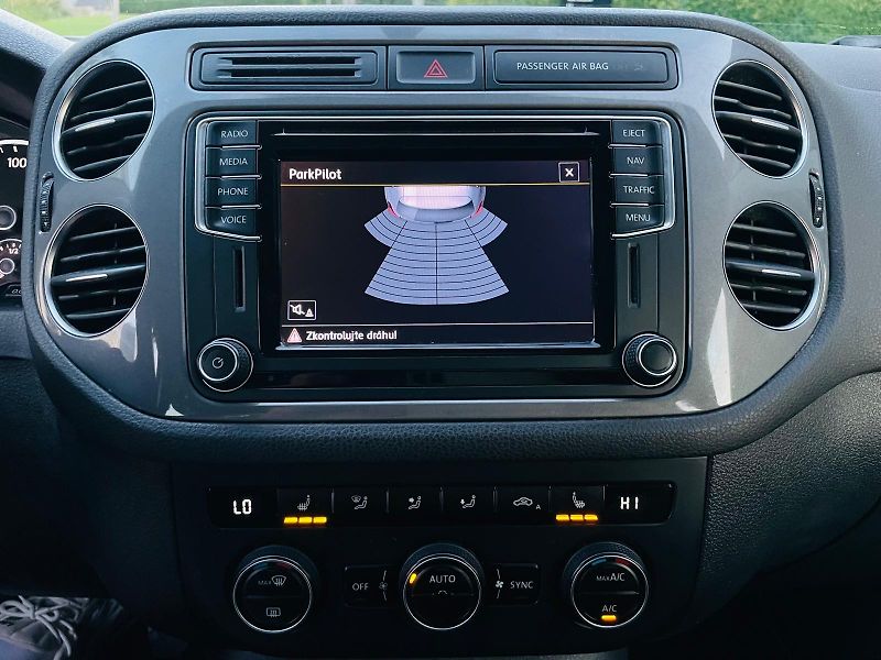 Volkswagen Tiguan 1.4TSI MANUÁL SERVISKA SENZORY - fotka 33 z 45
