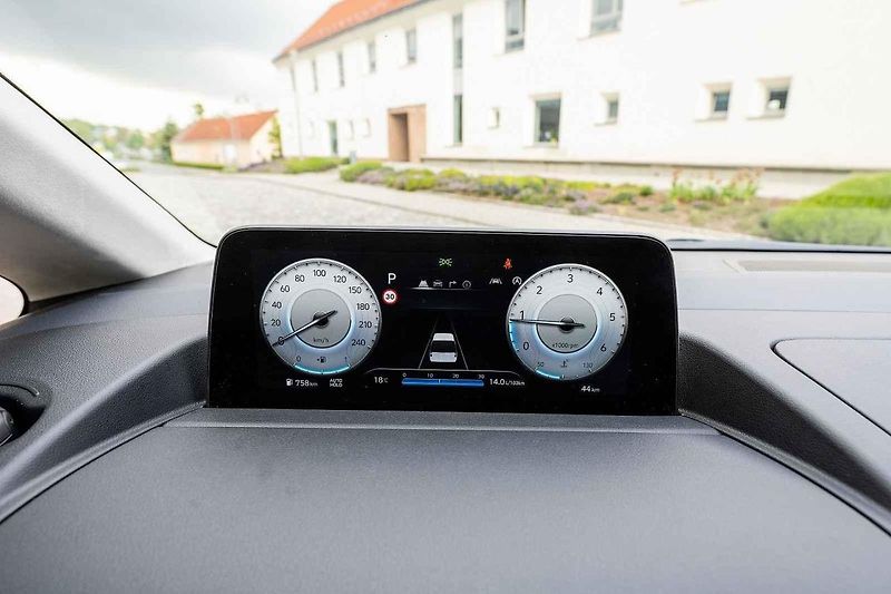 Auto jsem zatím mohl vyzkoušet pouze na hodinu