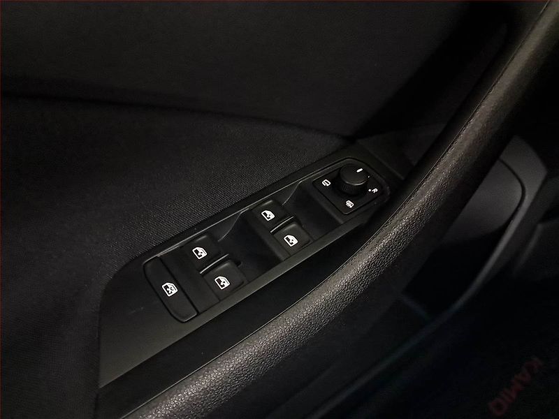 Škoda Kamiq (2021) Monte Carlo 1.0 TSI - fotka 16 z 26