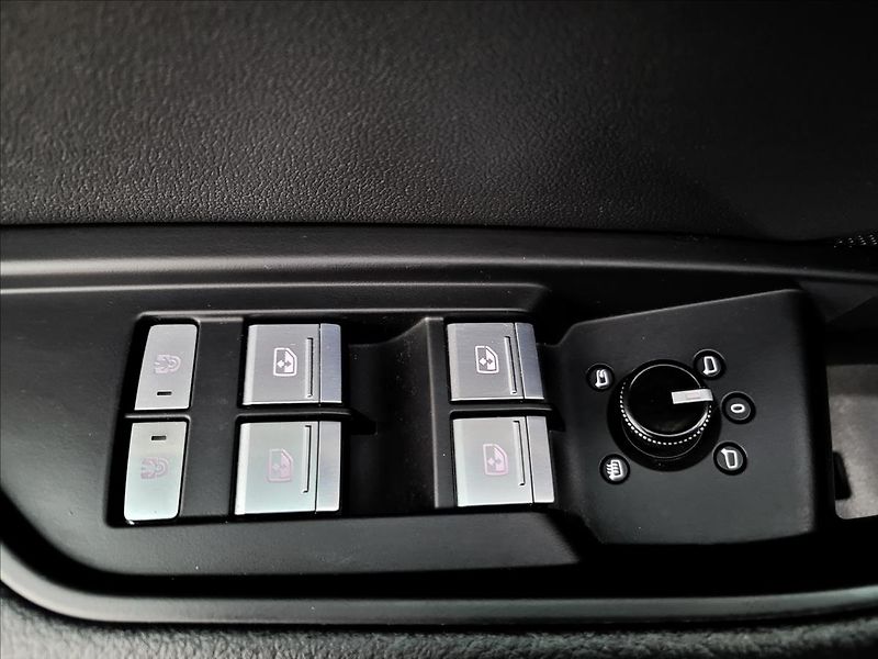 Audi e-tron 0,0 55,95KWH,4x4,SOH 90,6% - fotka 38 z 50