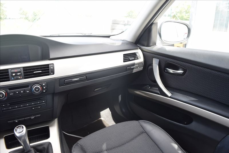BMW Řada 3 2,0 i 105KW PO SERVISE TOP! - fotka 31 z 48