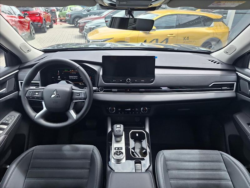 Mitsubishi Outlander (2026) 2,4 L 4x4  PHEV INVITE - fotka 15 z 16