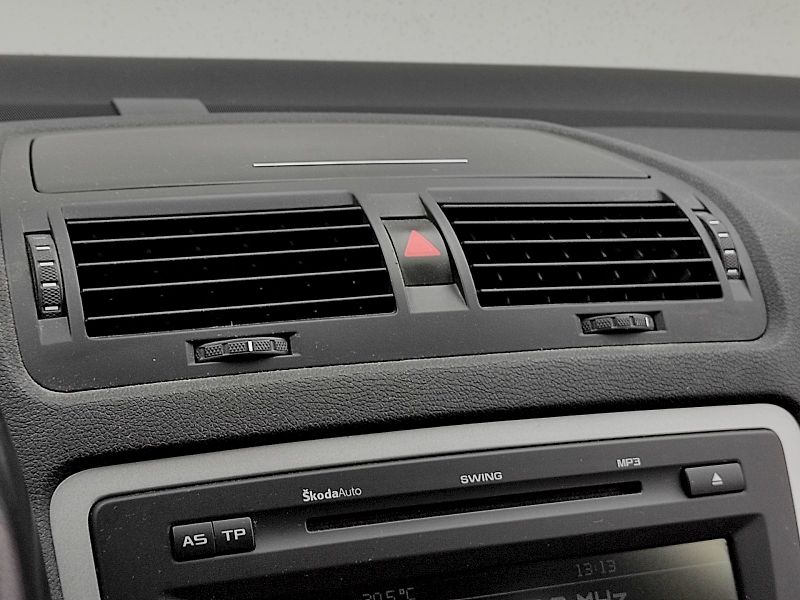 Škoda Octavia (2013) Combi Ambiente 1,6 Tdi 77 Kw - fotka 13 z 28