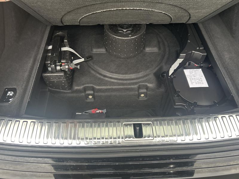 Audi e-tron 55 QUATTRO 300kw S LINE SOH96% - fotka 38 z 47