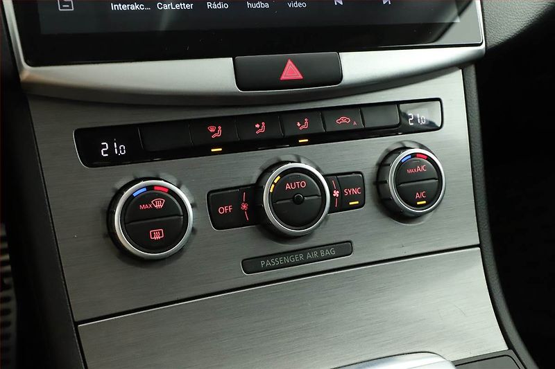 Volkswagen Passat (2012) 1.6 TDI, Xenony, Park. senzory - fotka 13 z 18