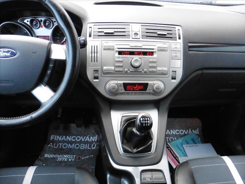 Ford Kuga 2,0 TDCi Titanium 4X4 - fotka 12 z 13